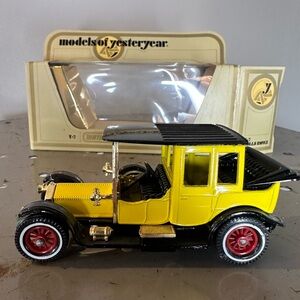 MIB Matchbox Models of Yesteryear 1912 Rolls Royce Y-7 Yellow / Black.